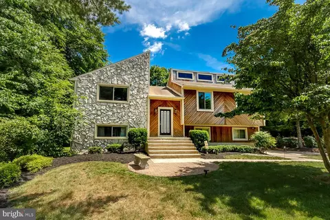 7 Halifax Ct, Marlton, NJ 08053