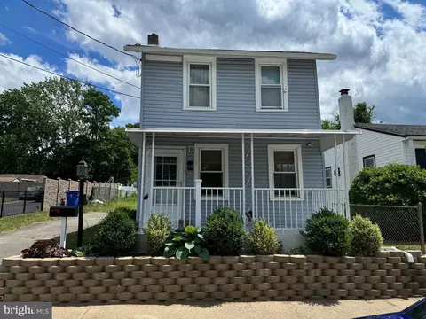 68 Eighth, Burlington, NJ 08016