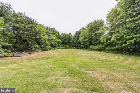Exterior - 2192 Hedding Rd, Columbus, NJ 08022 photo 4 of 5