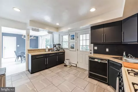 Kitchen - 2192 Hedding Rd, Columbus, NJ 08022 photo 2 of 2