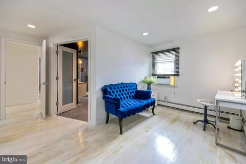 Entry Way - 2192 Hedding Rd, Columbus, NJ 08022 photo 3 of 3