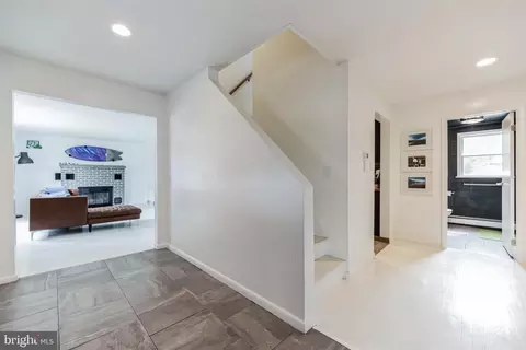 Entry Way - 2192 Hedding Rd, Columbus, NJ 08022 photo 1 of 3