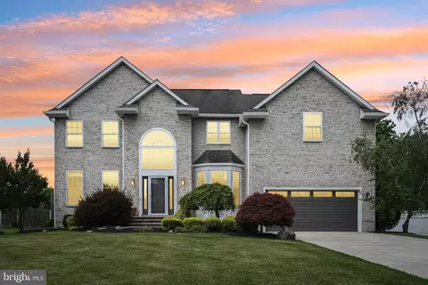 18 Tara Dr, Mount Laurel, NJ 08054