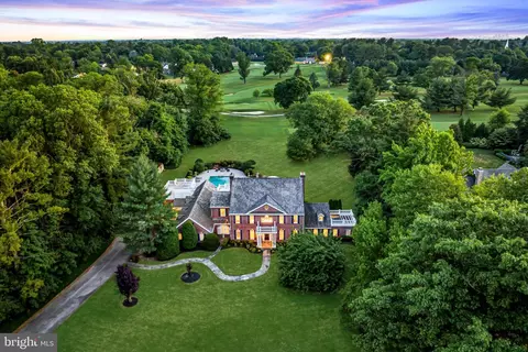 720 Golf View Rd, Moorestown, NJ 08057