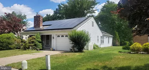 30 Dunstable Rd, Southampton, NJ 08088