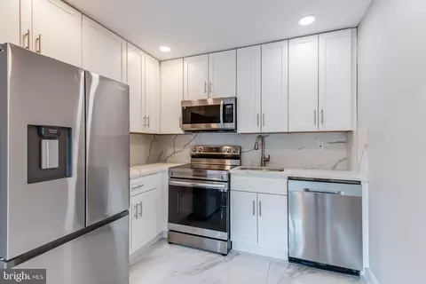 275 Green St #5N7, Edgewater Park, NJ 08010