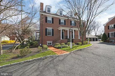 14 E 3rd St #A, Moorestown, NJ 08057