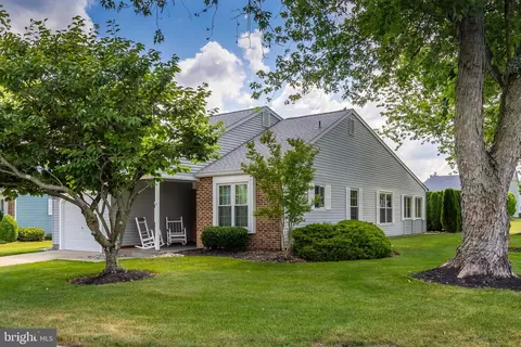 38 Fairfax Dr, Mount Laurel, NJ 08054