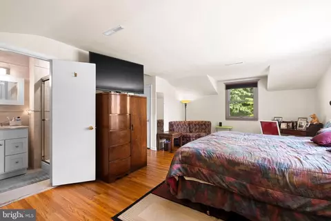 Bedroom - 101 Wayne Dr, Cinnaminson, NJ 08077 photo 5 of 11