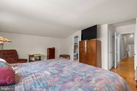 Bedroom - 101 Wayne Dr, Cinnaminson, NJ 08077 photo 7 of 11
