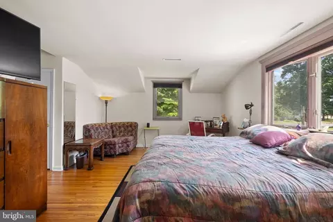 Bedroom - 101 Wayne Dr, Cinnaminson, NJ 08077 photo 6 of 11