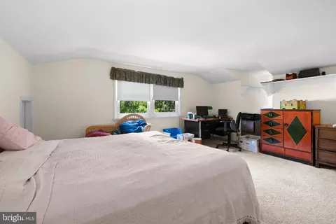Bedroom - 101 Wayne Dr, Cinnaminson, NJ 08077 photo 10 of 11
