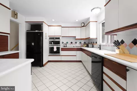 Kitchen - 101 Wayne Dr, Cinnaminson, NJ 08077 photo 1 of 8