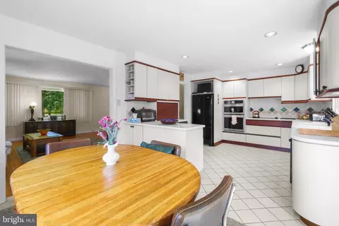 Kitchen - 101 Wayne Dr, Cinnaminson, NJ 08077 photo 8 of 8