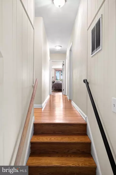 Entry Way - 101 Wayne Dr, Cinnaminson, NJ 08077 photo 4 of 8