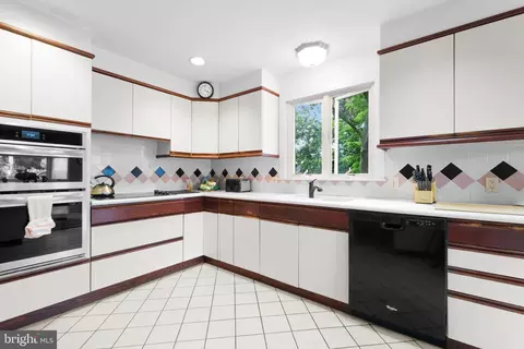 Kitchen - 101 Wayne Dr, Cinnaminson, NJ 08077 photo 4 of 8
