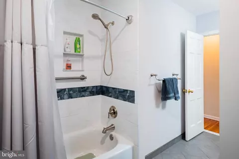 Bath - 101 Wayne Dr, Cinnaminson, NJ 08077 photo 2 of 3