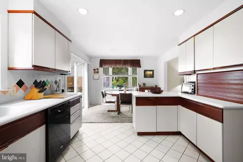 Kitchen - 101 Wayne Dr, Cinnaminson, NJ 08077 photo 5 of 8