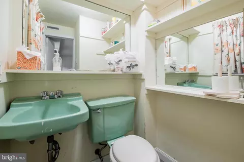 Bath - 101 Wayne Dr, Cinnaminson, NJ 08077 photo 3 of 3