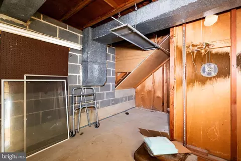 Entry Way - 101 Wayne Dr, Cinnaminson, NJ 08077 photo 8 of 8