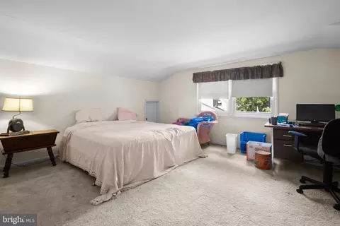 Bedroom - 101 Wayne Dr, Cinnaminson, NJ 08077 photo 9 of 11