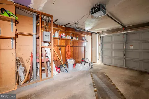 Entry Way - 101 Wayne Dr, Cinnaminson, NJ 08077 photo 7 of 8