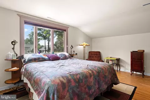 Bedroom - 101 Wayne Dr, Cinnaminson, NJ 08077 photo 4 of 11
