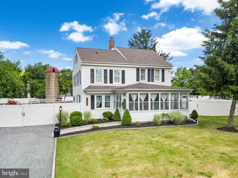 1003 Hainesport Mt Laurel Rd, Mount Laurel, NJ 08054