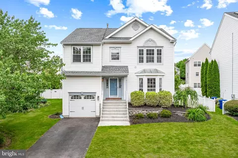 17 Cherokee Trl, Burlington, NJ 08016