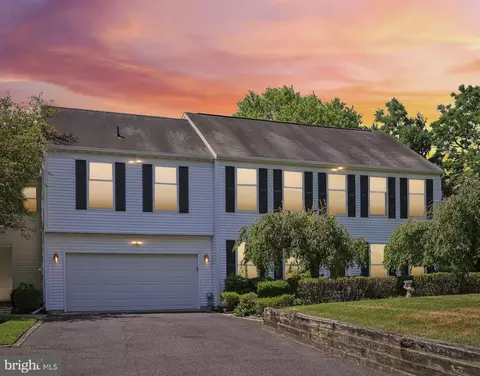 305 Elbo Ln, Mount Laurel, NJ 08054