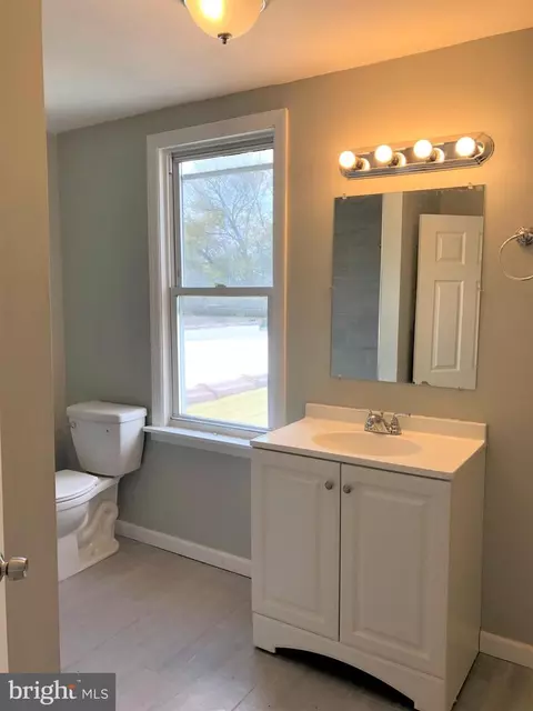 Bath - 117 E Broad St, Palmyra, NJ 08065 photo 2 of 4