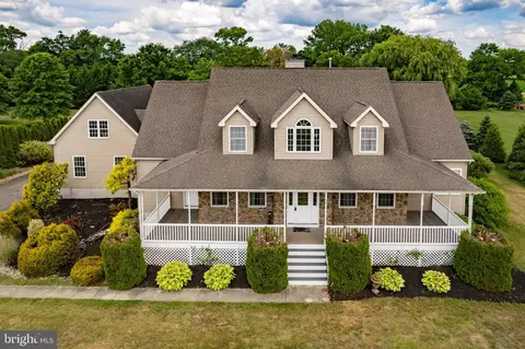 39 Burnt House Rd, Shamong, NJ 08088