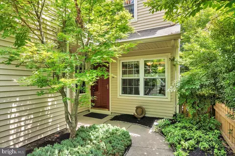 50 Woodlake Dr, Marlton, NJ 08053