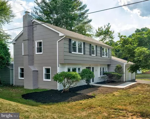 28 Tioga Ln, Willingboro, NJ 08046