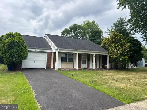 24 Eastgate Ln, Willingboro, NJ 08046