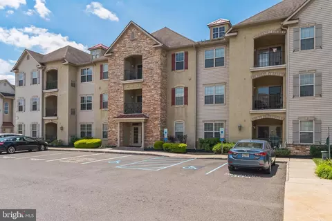 125 Siena Dr, Riverton, NJ 08077