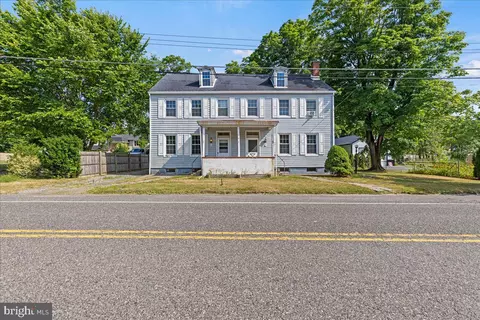 402 Main St, Juliustown, NJ 08042