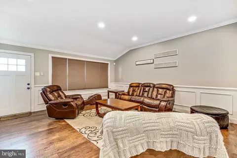 302 Cherrix Ave, Beverly, NJ 08010