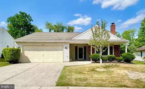324 Hilltop Ln E, Columbus, NJ 08022