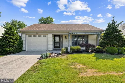 13 Windsor Rd, Southampton, NJ 08088