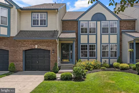 8 Summerhill Ln, Medford, NJ 08055
