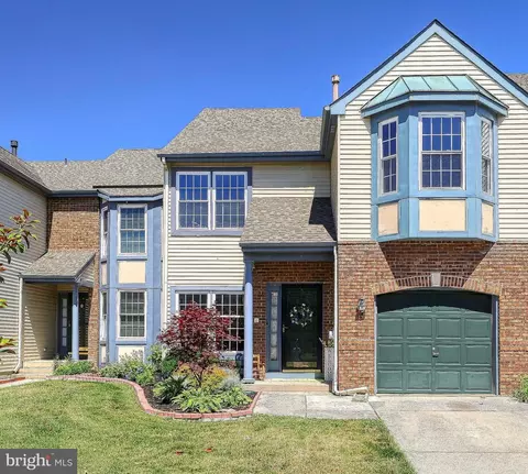 6 Hilltop Ln, Medford, NJ 08055
