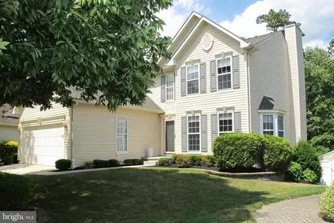 21 Wood Lark Dr, Mount Laurel, NJ 08054