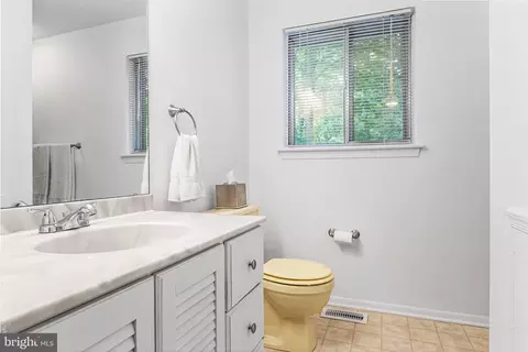 Bath - 131 Windmoor Rd, Delran, NJ 08075 photo 2 of 2