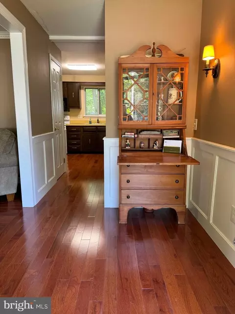 Entry Way - 131 Windmoor Rd, Delran, NJ 08075 photo 1 of 2