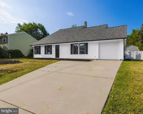 24 Heather Dr, Marlton, NJ 08053