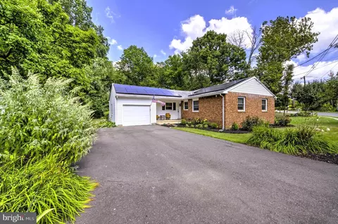 227 Washington St, Fieldsboro, NJ 08505
