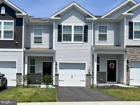 34 Peregrine Way, Burlington, NJ 08016
