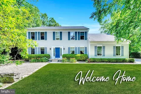 5 Greenview Dr, Chesterfield, NJ 08515