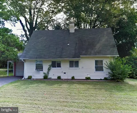 6 Peacock Ln, Willingboro, NJ 08046